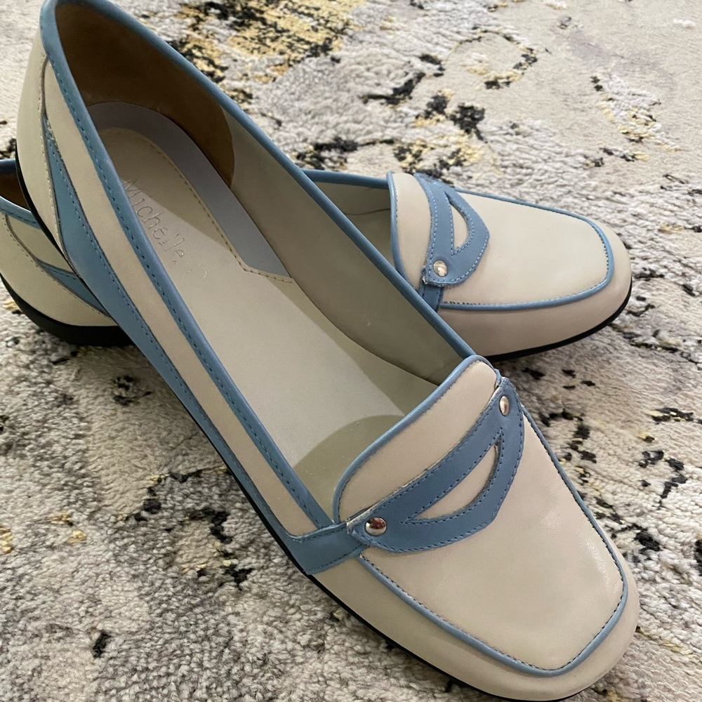 Ladies Michelle D Leather Loafers, Size 8